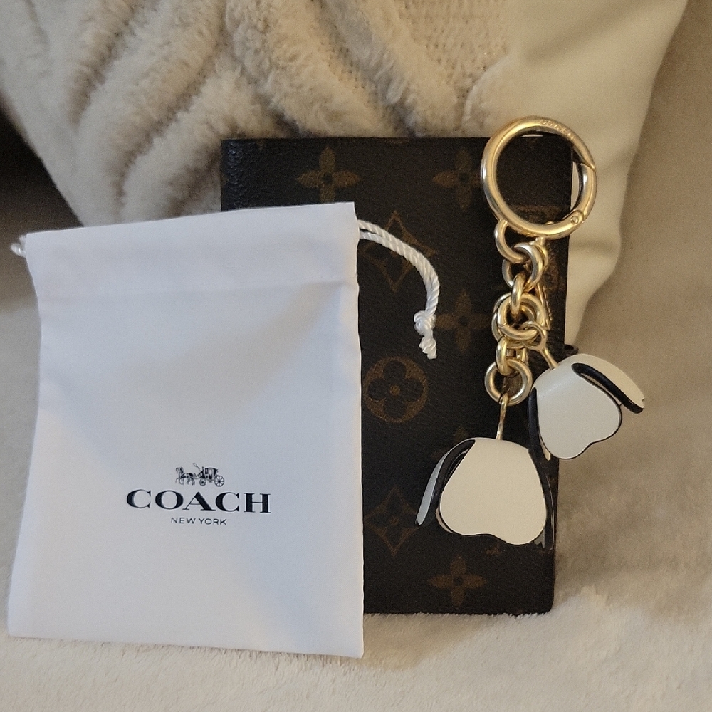 Coach Essential Tea Rose Bag Charm Key Ring Gold Leather Flower